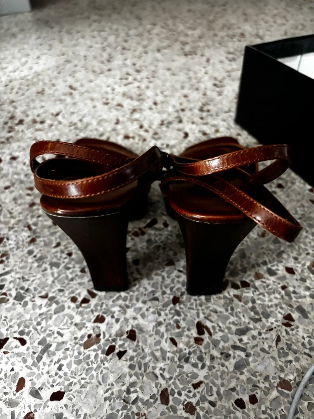 Bebe brown leather ankle-strap sandals feature a block heeled 9,5